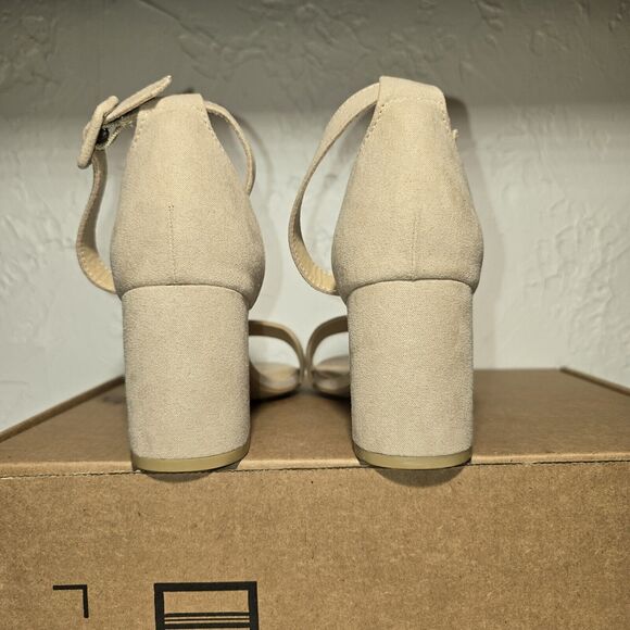 Chinese Laundry Ankle Strap Heels Size 6W - Picture 3 of 9